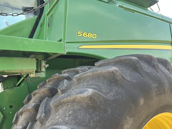 Image of John Deere S680 equipment image 1