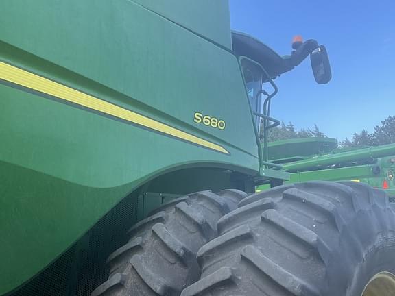 Image of John Deere S680 equipment image 1