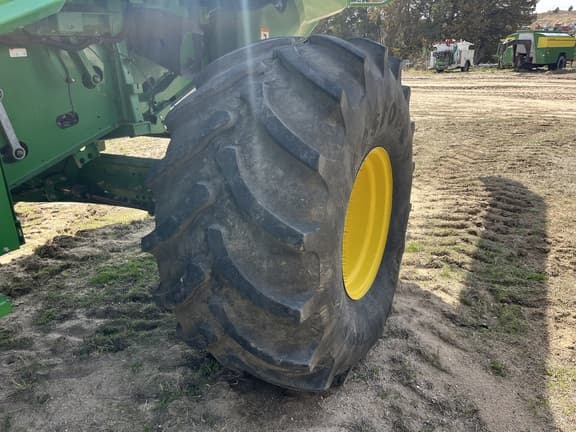 Image of John Deere S680 equipment image 4