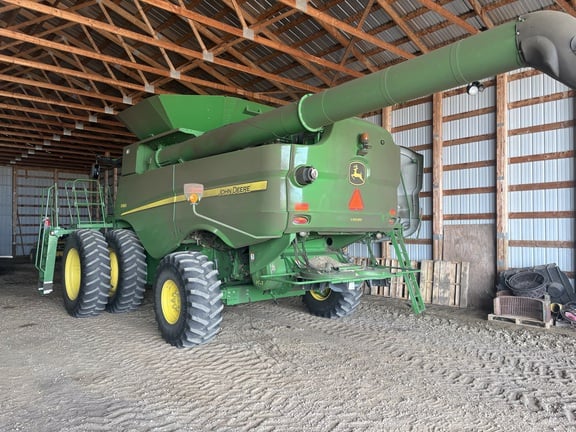 2012 John Deere S680 Equipment Image0