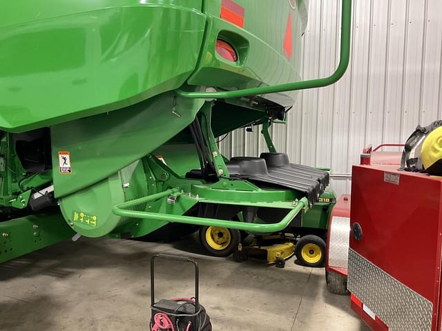 Image of John Deere S680 equipment image 3