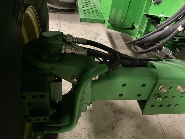 Image of John Deere S680 equipment image 4