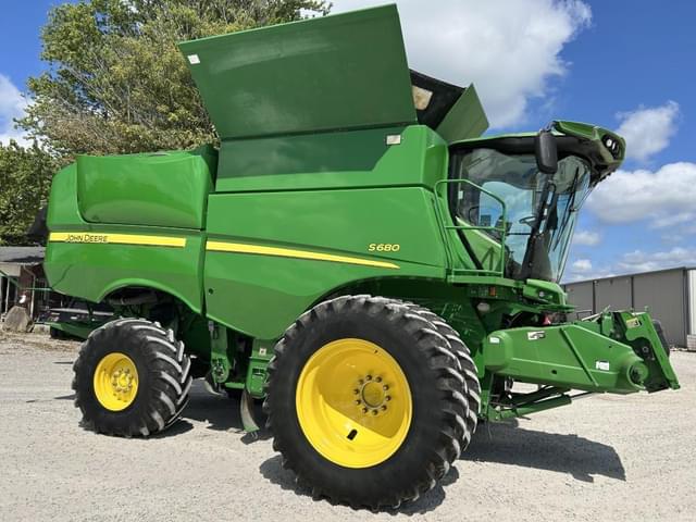 Image of John Deere S680 equipment image 1