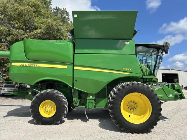 Image of John Deere S680 equipment image 3