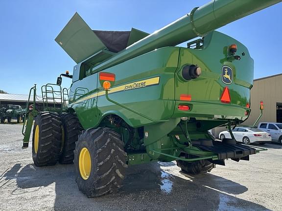 Image of John Deere S680 equipment image 4