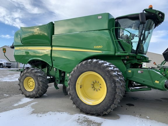 Main image John Deere S680