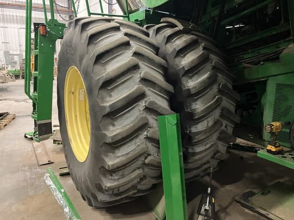 Image of John Deere S680 equipment image 3