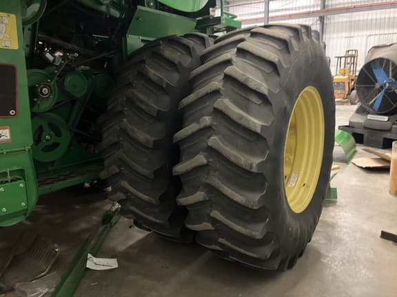 Image of John Deere S680 equipment image 2