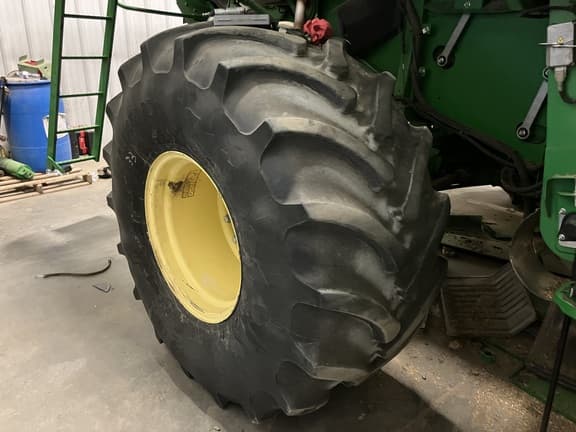 Image of John Deere S680 equipment image 4