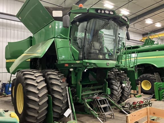 Image of John Deere S680 equipment image 1