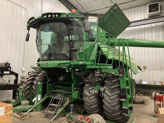 2012 John Deere S680 Equipment Image0
