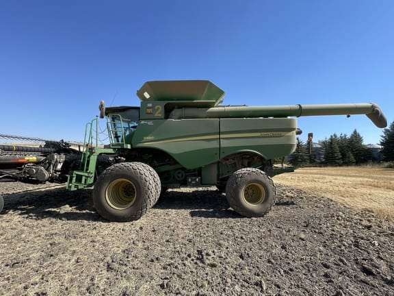Main image John Deere S680