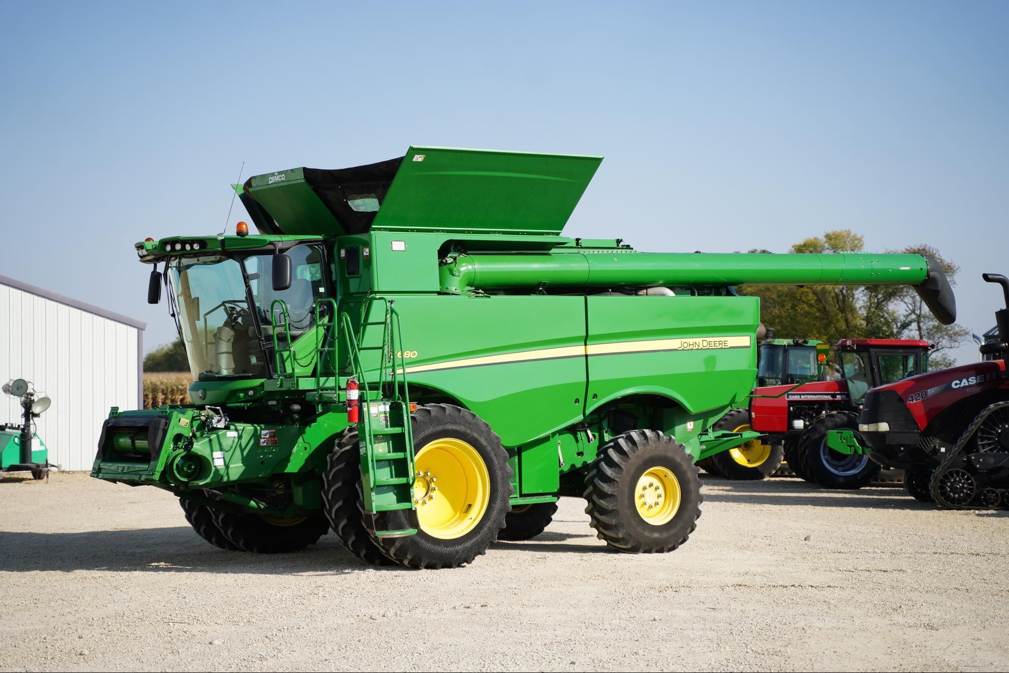 2012 John Deere S680 Equipment Image0