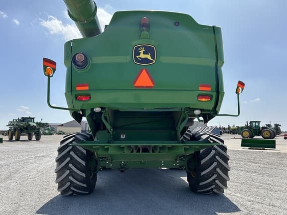 Image of John Deere S680 equipment image 3