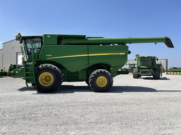 Image of John Deere S680 equipment image 1