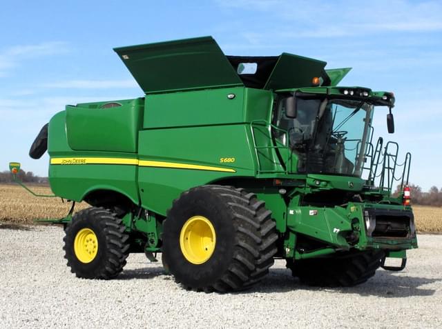Image of John Deere S680 equipment image 1
