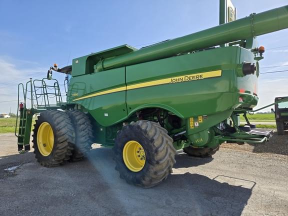 Image of John Deere S680 equipment image 4
