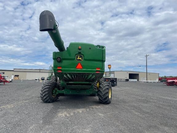 Image of John Deere S680 equipment image 2