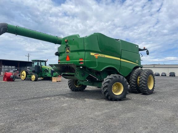Image of John Deere S680 equipment image 3