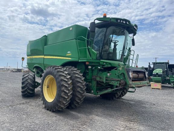 Image of John Deere S680 equipment image 4