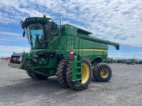 Image of John Deere S680 Primary image