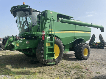 Main image John Deere S680