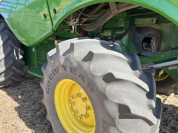 Image of John Deere S680 equipment image 4