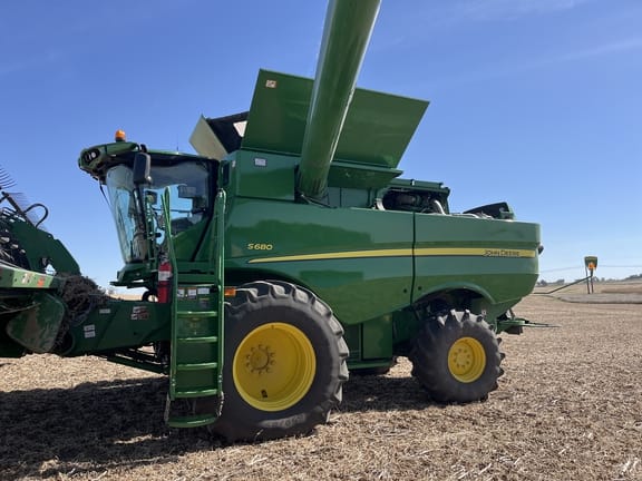Main image John Deere S680