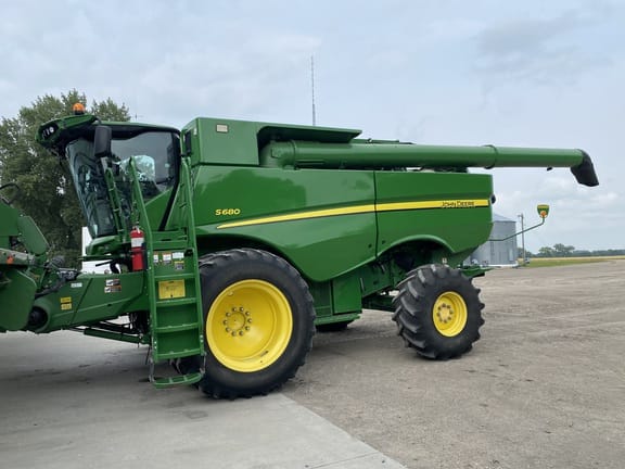 Main image John Deere S680