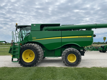 Main image John Deere S680