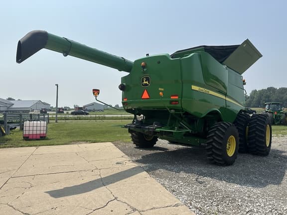 Image of John Deere S680 equipment image 4