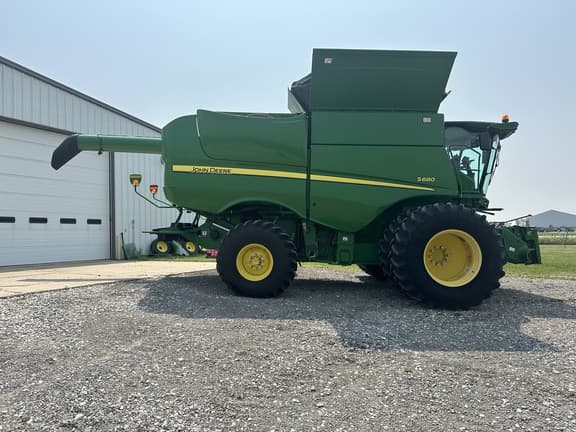 Image of John Deere S680 equipment image 3