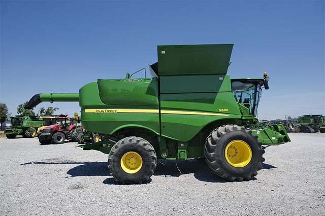 Image of John Deere S680 equipment image 1