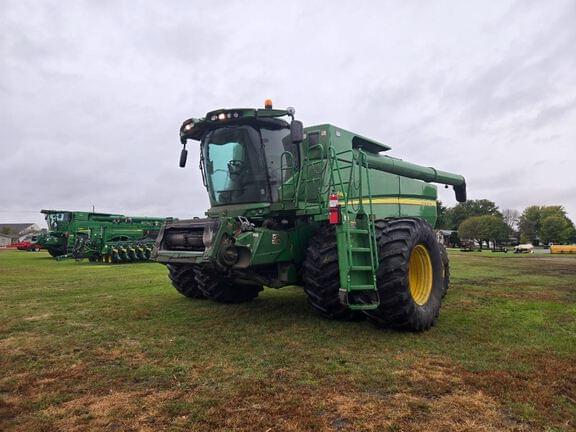 Image of John Deere S680 Primary image