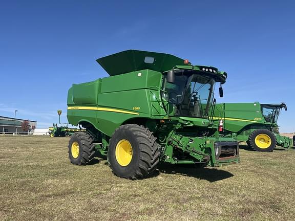 Image of John Deere S680 Primary image