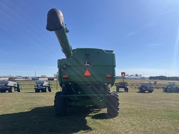 Image of John Deere S680 equipment image 4