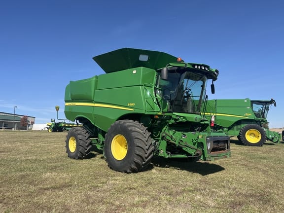 2012 John Deere S680 Equipment Image0