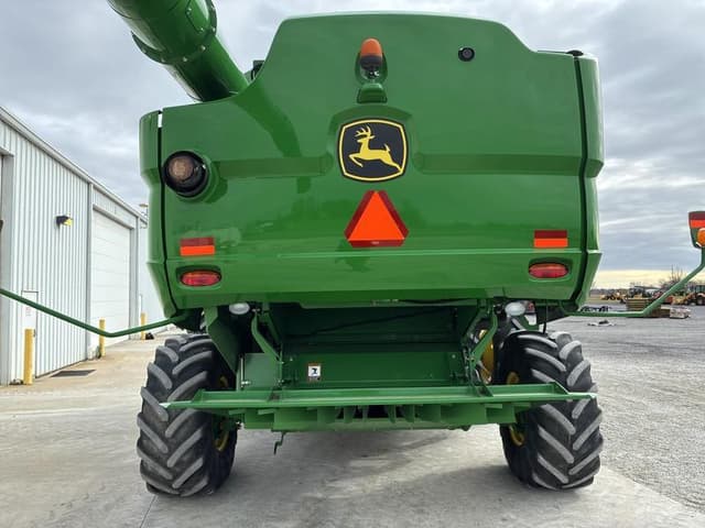 Image of John Deere S680 equipment image 4