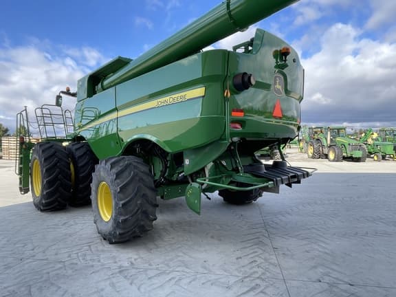 Image of John Deere S680 equipment image 4