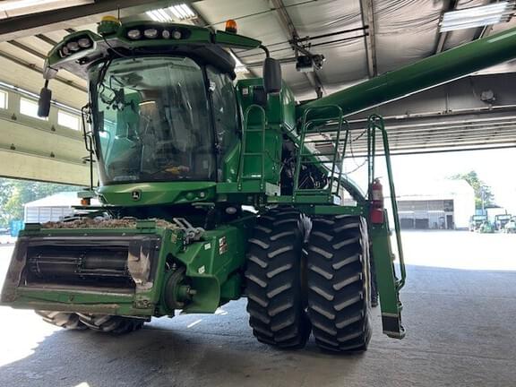 Image of John Deere S680 equipment image 1