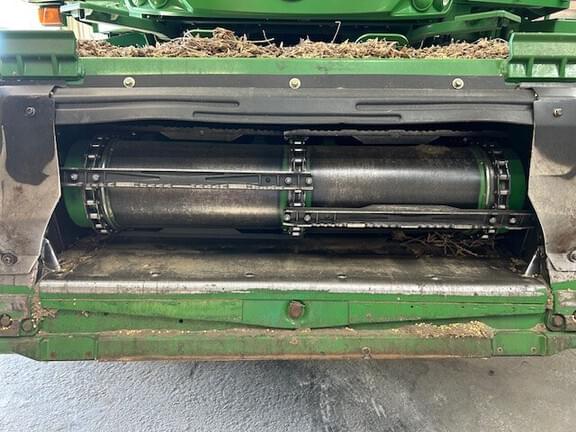 Image of John Deere S680 equipment image 4