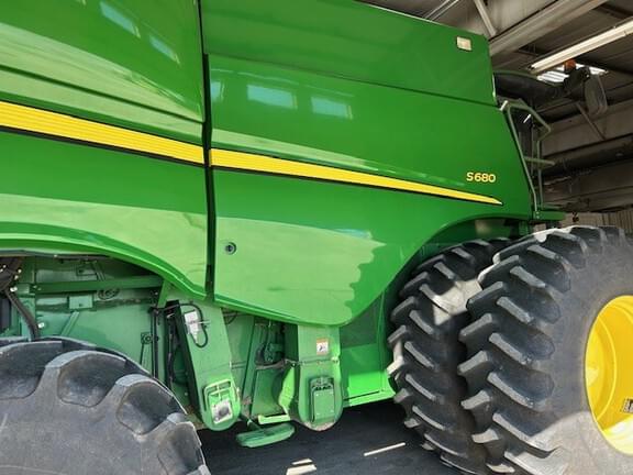Image of John Deere S680 Primary image