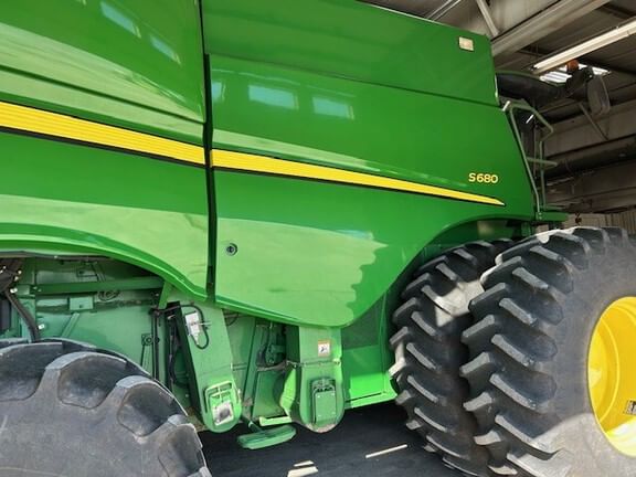 2012 John Deere S680 Equipment Image0