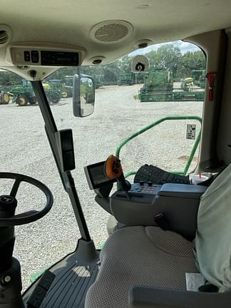 Image of John Deere S680 equipment image 4
