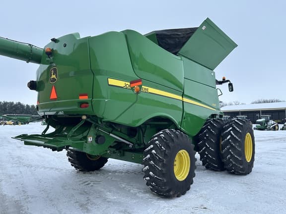 Image of John Deere S680 equipment image 2