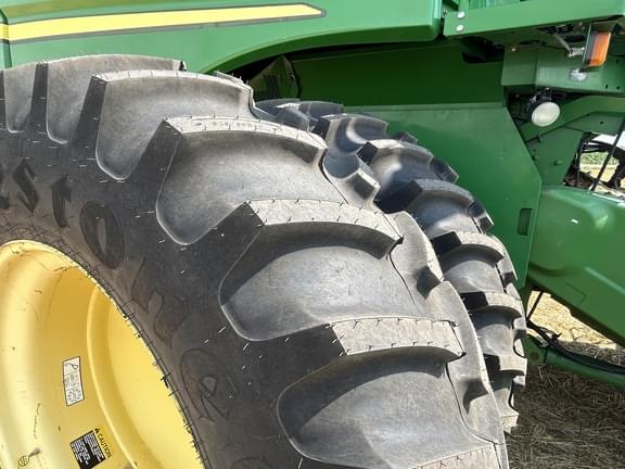 Image of John Deere S680 equipment image 4