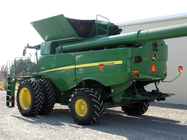 Image of John Deere S680 equipment image 4