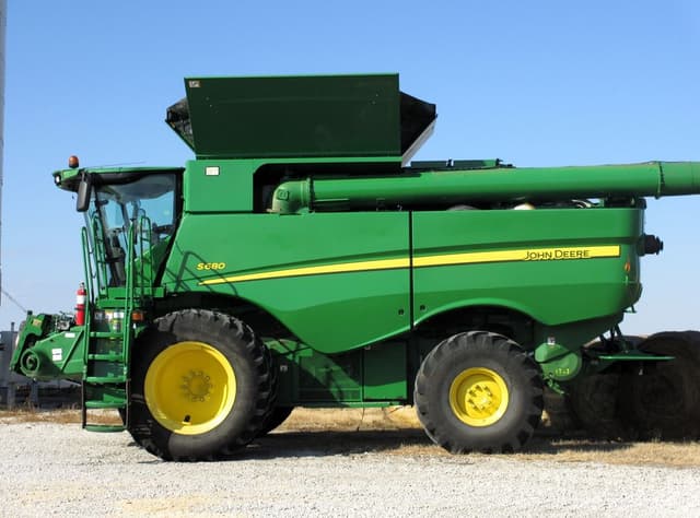 Image of John Deere S680 equipment image 2