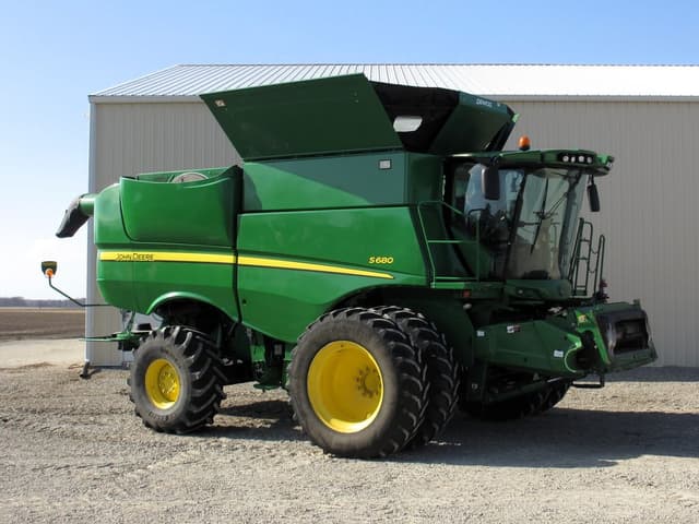 Image of John Deere S680 equipment image 1