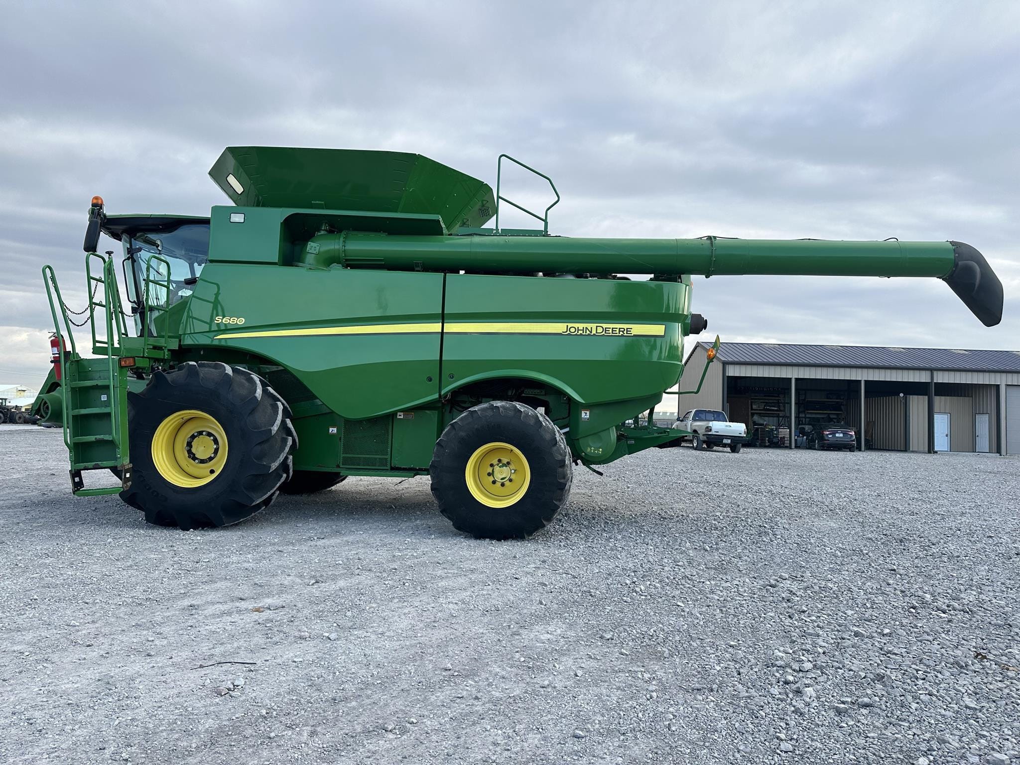 2012 John Deere S680 Equipment Image0